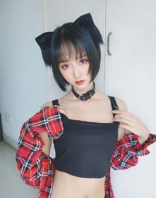 火热的邻居在线观看